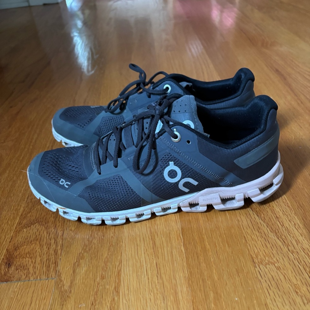 On Running Women’s dark gray  Athletic Shoes